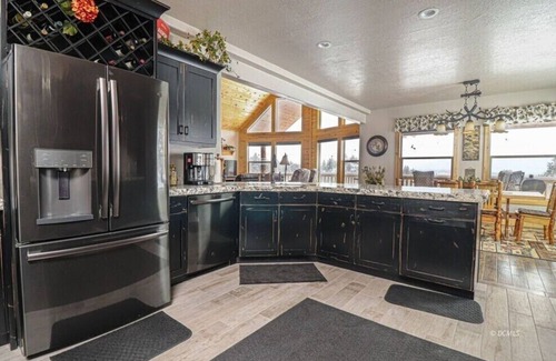 Mammoth Creek Cabina | Serenity in Duck Creek Village - Huge cabin on 6 acres overlooking mountains