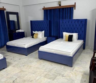 Sukkur Cama Y Desayuno | Serenity Lodge Guest House