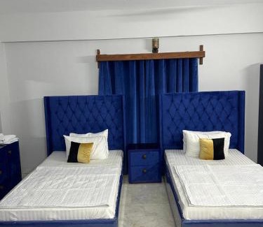 Sukkur Cama Y Desayuno | Serenity Lodge Guest House