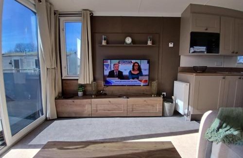 Ingoldmells Casa | Serenity - Luxury Hot Tub, Sunnymede, Fantasy Island, , Ramped Access, Parking, Dog Friendly