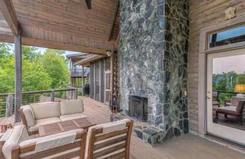 Mill Spring Casa | Serenity Mountain Cabin With Hot Tub Pet Friendly