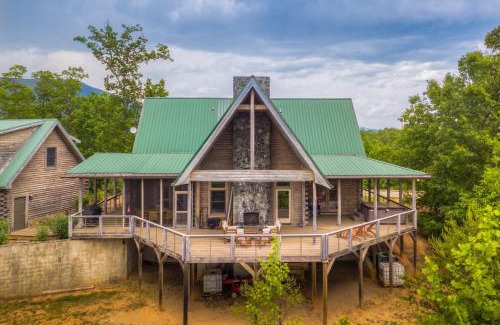 Mill Spring Casa | Serenity Mountain Cabin With Hot Tub Pet Friendly