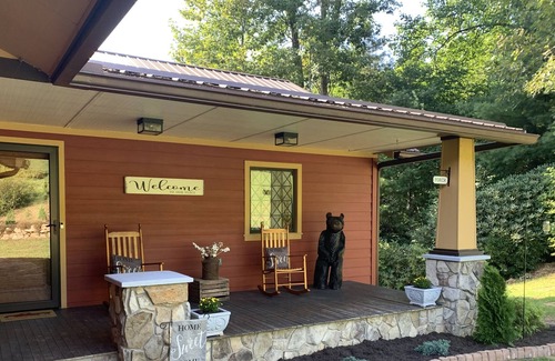 Piper Gap Casa | Serenity Mountain Manor 3BR-2-1/2BA 7 acres bordered by gorgeous mountain stream