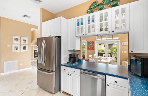 Jose's Hideaway Casa | SERENITY NOW~1 Min. To BEACH!-SCREENED-IN HEATED POOL-2 Carts-4&6, Island Club