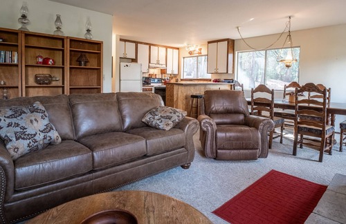 Camp Connell Cabina | Serenity Now! : 2 BR, 2 BA Cabin or Bungalow in Dorrington, Sleeps 4