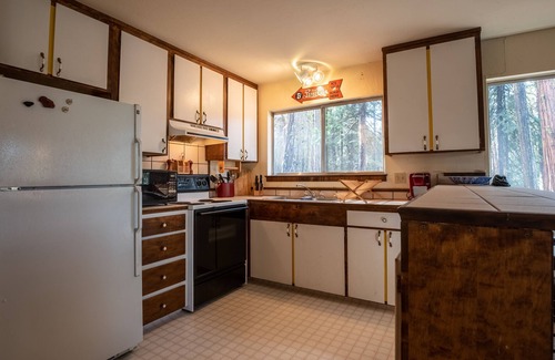 Camp Connell Cabina | Serenity Now! : 2 BR, 2 BA Cabin or Bungalow in Dorrington, Sleeps 4