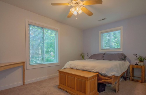 Southmont Casa | Serenity Now at the Lake! Mountain feel while enjoying the lake!