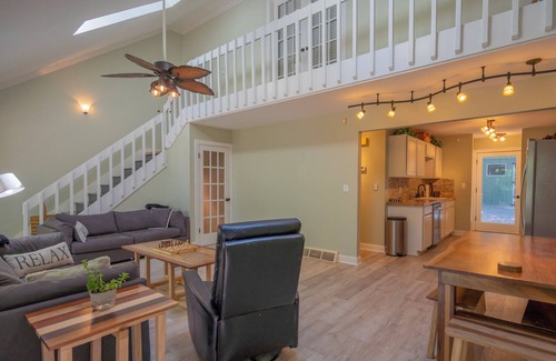 Southmont Casa | Serenity Now at the Lake! Mountain feel while enjoying the lake!