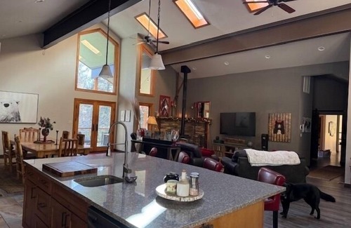Carson City Cama Y Desayuno | Serenity Now! Enjoy peace, comfort & wildlife viewing close to Tahoe & downtown