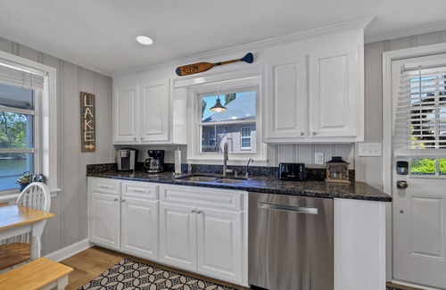 Chapin Casa | SERENITY NOW/ Sunsets / Beach / Water On 3 Sides/ Firepit/ dock/ boat ramp/Wi-Fi