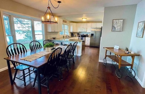 Deerwood Casa | Serenity on Serpent - Entire Home on Serpent Lake, Year-Round Enjoyment