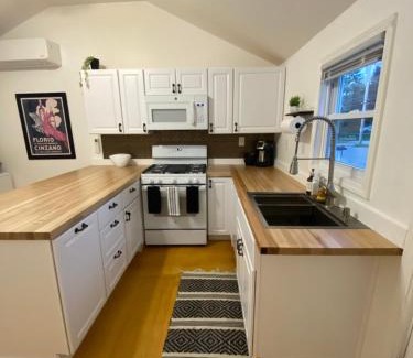 Owosso Apartamento | Serenity on State St