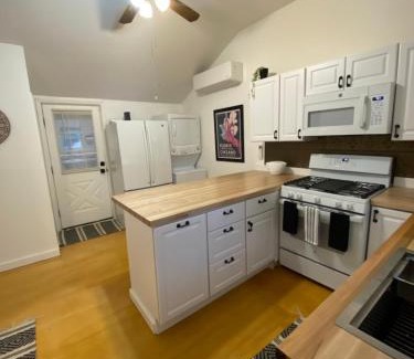 Owosso Apartamento | Serenity on State St