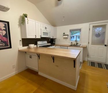 Owosso Apartamento | Serenity on State St
