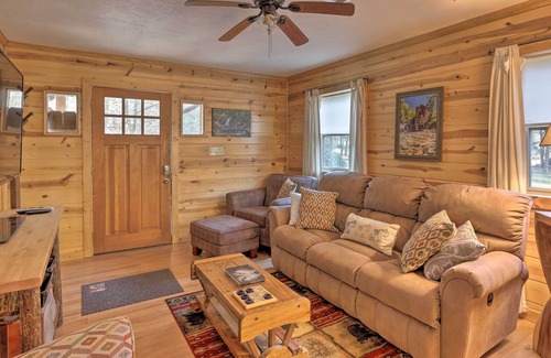 Dial Cabina | Serenity on the Creek Cabin + Hot Tub & Grill