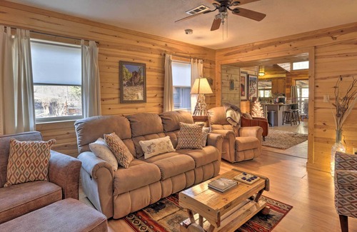 Dial Cabina | Serenity on the Creek Cabin + Hot Tub & Grill
