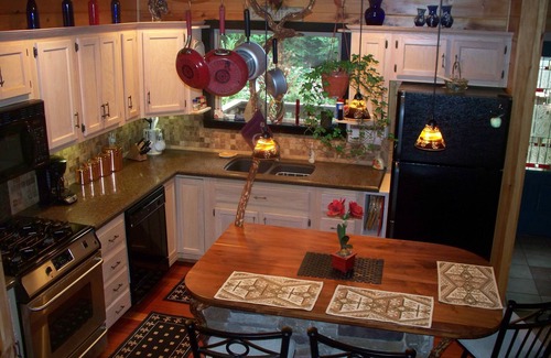 Ellijay Cabina | Serenity on the Creek-SECLUDED-Top Quality-Romantic-Hot Tub, WiFi, senderismo cerca