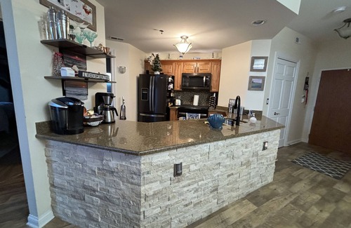 Portage Condominio | Serenity on the Shores - with easy transport to Chicago/SouthShore across the St
