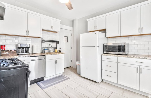 Corcoran Casa | Serenity place 2-bedroom home minutes from Minneapolis, AC, WiFi, pet friendly