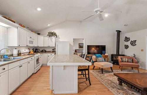 Cranberry Falls Casa | Serenity Retreat - Peaceful, Pet Friendly Escape, Kids Ski Free!
