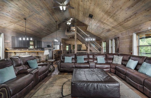 New Plymouth Casa | Serenity Ridge 6 Br Sleeps 16 Pool Hot Tub
