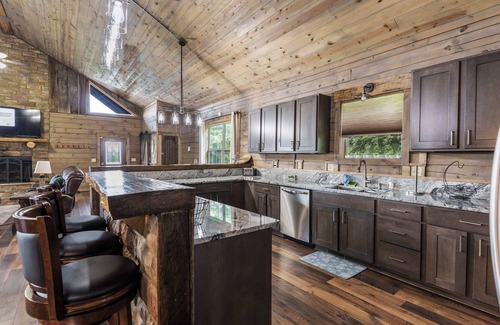 New Plymouth Casa | Serenity Ridge 6 Br Sleeps 16 Pool Hot Tub