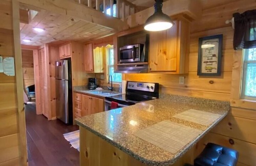 Mill Spring Cabina | Serenity Ridge Cabin F: Couple's Vacay + Hot Tub