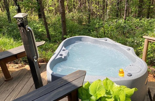 Mill Spring Cabina | Serenity Ridge Cabin F: Couple's Vacay + Hot Tub