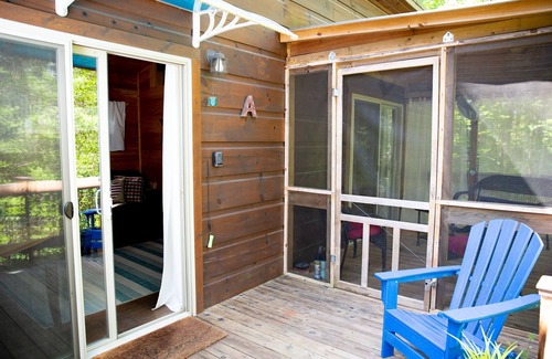 Mill Spring Cabina | Serenity Ridge Cabin A: Couple's Getaway + Hot Tub