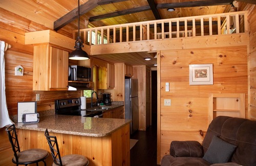 Mill Spring Cabina | Serenity Ridge Cabin B: Couple's Retreat + Hot Tub