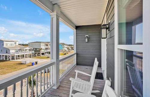 Oak Island Casa | Serenity Sands Beach Retreat