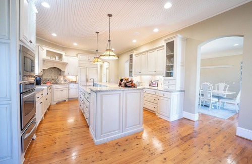 Northport Casa | Serenity Shores Lakehouse – Stunning 5-Bedroom Retreat with Breathtaking Views