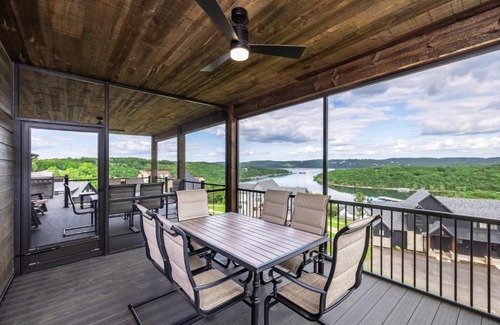 Kimberling City Casa | Serenity Shores Resort - Luxury Lakefront Lodge - Pools and Many Free Amenities