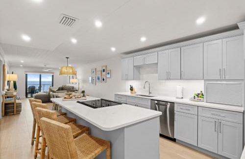 New Smyrna Beach Apartamento | Serenity Shores Renovated Top Floor Condo w Stunning Ocean Views