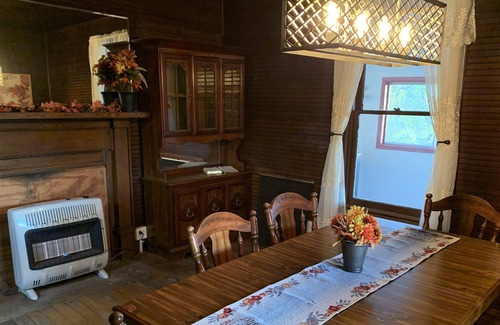 Piney Creek Otro | Serenity ~ Spacious farmhouse nestled in the beautiful Blue Ridge Mountains