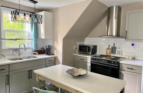 High Point Casa | Serenity Studio, Adorable and Spacious Studio with Full Kitchen
