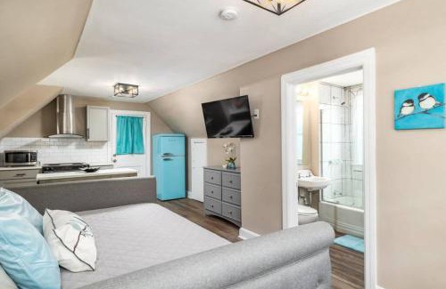 High Point Casa | Serenity Studio, Adorable and Spacious Studio with Full Kitchen