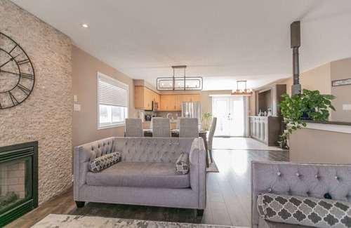 Barrie Casa | Serenity & Style: 4BR w/ Hot Tub, BBQ & Fire Table