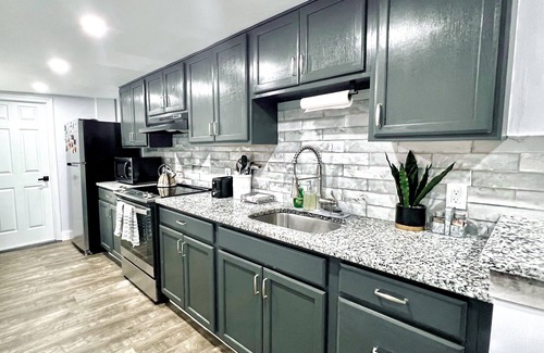 Central-Maverick Square - Paris Street Apartamento | Serenity Suite Homes, Serene 2BD/1BA near Logan/Metro