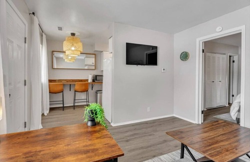 Evansville Casa | Serenity Suite: The Luxe Oasis #6