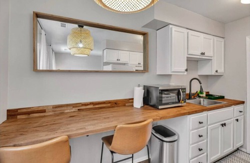 Evansville Casa | Serenity Suite: The Luxe Oasis #6