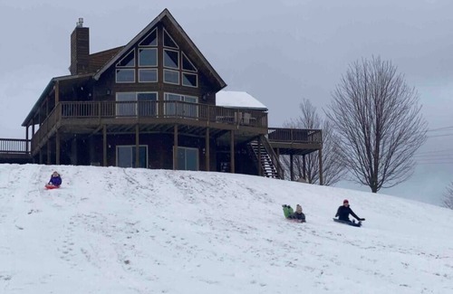 McHenry Chalet De Esquí | Serenity Sunsets! 2.8miles to WISP, hot-tub, pets