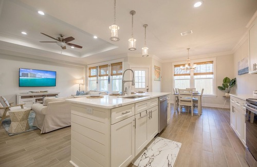 Biltmore Beach Casa | *Serenity Tides PCB* Golf Cart, Glow Mini Golf & Dogs OK – 3 Blocks from Beach