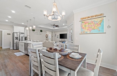 Biltmore Beach Casa | *Serenity Tides PCB* Golf Cart, Glow Mini Golf & Dogs OK – 3 Blocks from Beach