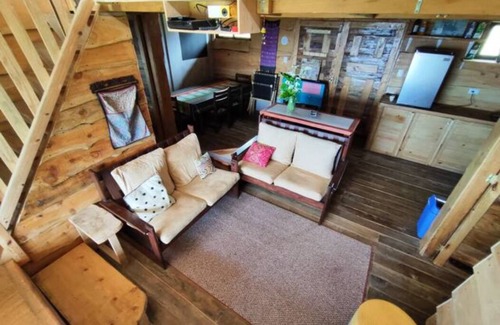 Roble Cabina | Serenity Unveiled: Secluded Cabin, Endless Views, Pristine Forest Bliss.