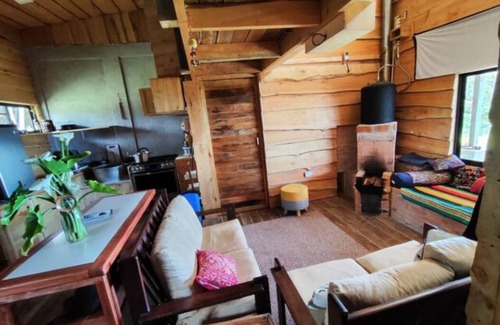 Roble Cabina | Serenity Unveiled: Secluded Cabin, Endless Views, Pristine Forest Bliss.