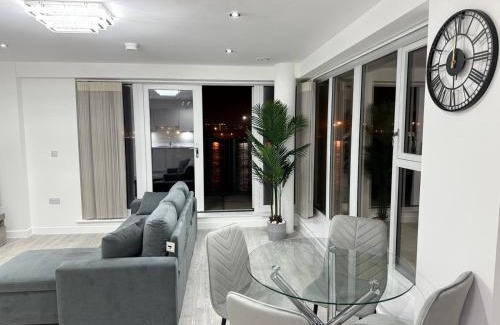 Gravesend Apartamento | Serenity Waterfront 2 Bed Apartment