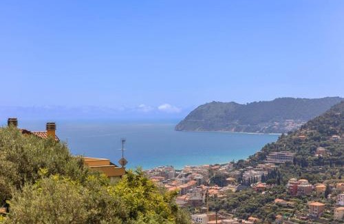 Alassio Apartamento | Serenity with swimming pool and parking in Alassio