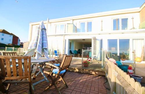 Seaford Casa | Serenity "your calm seafront retreat" By Air Premier