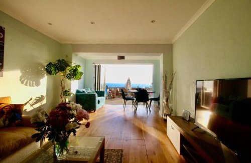 Seaford Casa | Serenity "your calm seafront retreat" By Air Premier